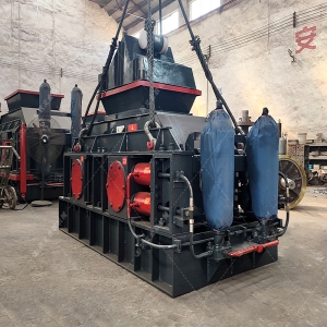 中型1000x700半自動(dòng)液壓對(duì)輥破碎機(jī)發(fā)貨 破碎石料