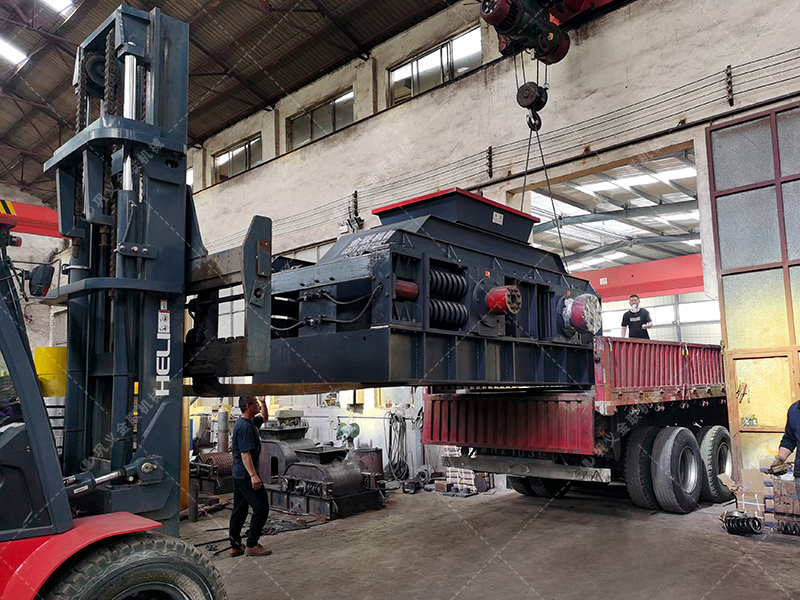 2PG1500x1000大型對輥破碎機(jī)發(fā)往陜西