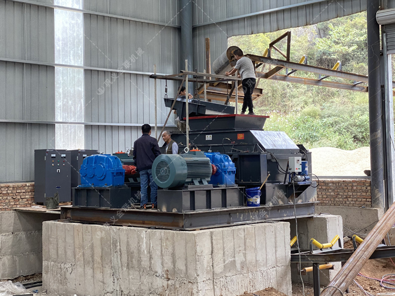 大型砂石廠購置一臺重型對輥破碎機需要投資多少？