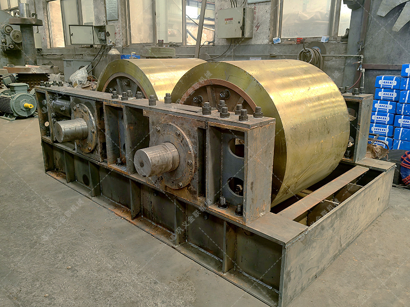 如何通過液壓對輥破碎機實現(xiàn)石英石的2mm準確破碎? 如何通過液壓對輥破碎機實現(xiàn)石英石的2mm準確破碎?